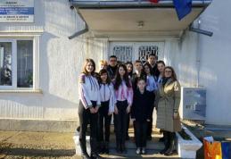 TSD Botoșani și ansamblul „Licuricii” au colindat centrele medico-sociale din județ în cadrul campaniei: „Ți se dăruiește” - FOTO