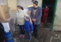 Doamnele social democrate au împărtășit bucuria de Crăciun cu șapte copii din orașul Flămânzi - FOTO