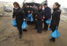 Daruri de la femeile social-democrate pentru bătrânii de la Trușești - FOTO