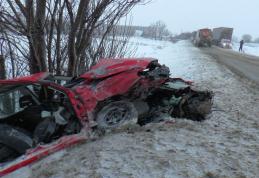 Impact devastator! Bărbat din Botoşani implicat într-un accident grav, la ieșirea din Pașcani - FOTO