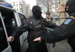 Traficant de țigări reținut după o urmărire ca în filme. A ignorat semnalul de oprire și a lovit intenționat mașina poliției