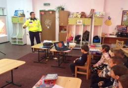 Poliţiştii botoşăneni alături de copii, în „Şcoala siguranţei Tedi”