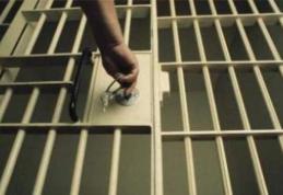 Două persoane încarcerate pentru tâlhărie calificată