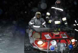 Pompierii din Dorohoi intervin în acest moment cu șenilata pentru transportul a 5 persoane