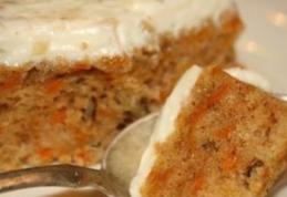 Prăjitură cu morcovi și iaurt