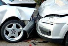 S-a urcat băut la volan și a lovit două mașini care circulau regulamentar