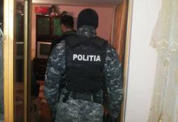 Casele a trei tâlhari din comuna Pomîrla răscolite de polițiști