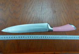 Vezi ce a pățit bărbatul care a intrat cu cuțitul în magazinul Orange