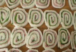  Rulouri cu sunca si salata verde