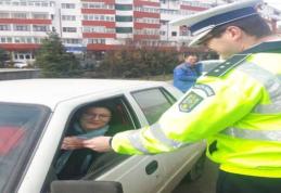 Polițiștii rutieri, „vestitorii primăverii”. De 1 martie, „amenzi” sub formă de mărțișoare!