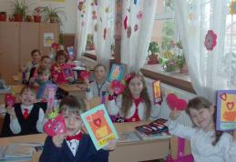 Elevii din clasa pregătitoare de la Şcoala Gimnazială Nr. 1 Dorohoi au întâmpinat primăvara! - FOTO