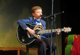 Un elev al Şcolii Gimnaziale „Spiru Haret” Dorohoi a „vrăjit” publicul la spectacolul „Bun venit, primăvară” - FOTO