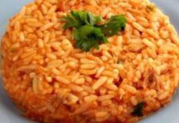 Pilaf cu roşii şi dovlecei