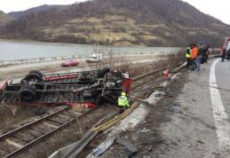 Soțul Alinei Gorghiu a tăiat linia continuă și a provocat un accident grav - VIDEO