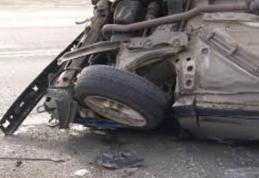 Inconştienţă în trafic. S-a urcat băut la volan și a intrat cu mașina într-un podeț