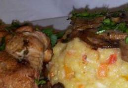 Pilaf cu ciuperci si aripioare de pui la cuptor