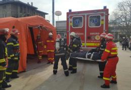 Elevii cu nevoi speciale învăţaţi să-şi protejeze viaţa, de pompierii botoşăneni - FOTO