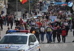 Sute de persoane au participat la „Marșul pentru viață” organizat la Dorohoi - FOTO 