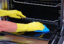 Truc uimitor. Lasă un bol cu apă și bicarbonat în cuptorul murdar peste noapte. A doua zi – surpriză