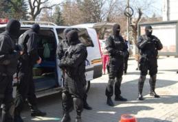 Zece percheziţii domiciliare la Dorohoi, la persoane implicate în contrabanda cu țigări