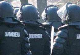 Puteri sporite pentru jandarmi. Ar putea face percheziții corporale și legitima cetățenii