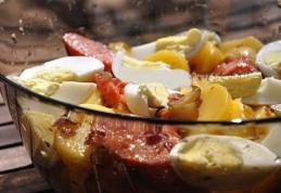 Salată de cartofi cu cârnați