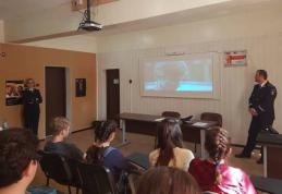Poliţiştii botoşăneni alături de elevi în Săptămâna prevenirii criminalităţii