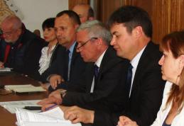Problemele din judeţ prezentate prefectului de sindicate şi patronate în Comisia de Dialog Social - FOTO