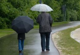 Vreme de stat în casă. Frig și ploaie în toată țara