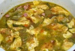 Ciorbă de salată cu ouă