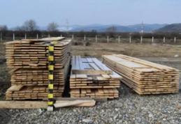 Material lemnos fără documente de provienienţă, confiscat de poliţişti