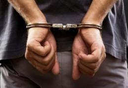 La doar 19 ani reținut după ce a furat mai mulți bani din automatele stradale de cafea