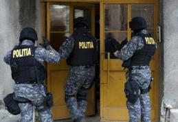 Percheziţii ale procurorilor DIICOT la Dorohoi, la locuinţele unor suspecţi de trafic cu etnobotanice