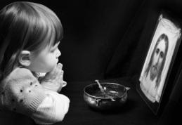 Cea mai simplă rugăciune. Cum îi învăţăm pe copii să se roage