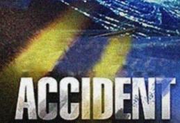 Accident spectaculos. Un şofer beat a intrat cu maşina într-o pompă de alimentare dintr-o benzinărie