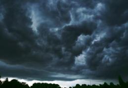 Avertizare meteo de vijelii pentru toată ţara de luni până miercuri