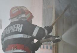 Apartament incendiat de fiul proprietarei