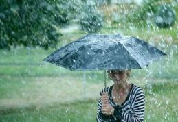 Meteorologii au emis o avertizare COD GALBEN de averse, descărcări electrice, și vânt cu aspect de vijelie