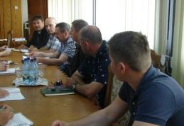 Măsuri solicitate de prefectul judeţului în urma pagubelor produse de porcii mistreţi