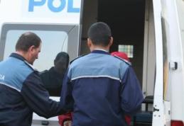 Hoț prins după ce a spart gemul unei mașini și a sustras mai multe bunuri
