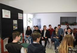 Dezbatere privind consumul de droguri la Seminarul Teologic Dorohoi - FOTO