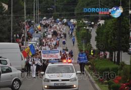 Veselie și tradiție la parada costumelor populare din cadrul Festivalului „Mugurelul” 2017 – VIDEO / FOTO