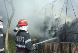 Adăpost de animale incendiat de trăsnet la Smârdan