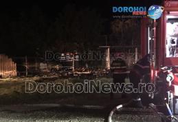 Două autoturisme și o anexă distruse de un incendiu produs în Pascari, comuna Șendriceni - FOTO