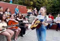 Folk de vară în parcul Cholet din Dorohoi - VIDEO