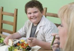 Atenție părinți! Cât trebuie să mănâce un copil!