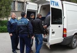 Trei minori bănuiţi de comiterea a două tâlhării la Dorohoi, indetificaţi de poliţişti