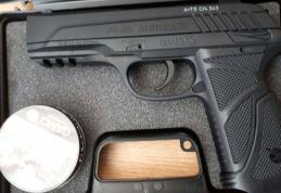 Pistol cu capse confiscat la frontieră - FOTO