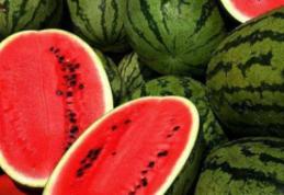 Mare atenţie! Unii pepeni din piaţa sunt injectaţi cu substanţe chimice. Cum îi recunoaştem!