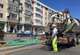 Acțiuni de amploare de curățare și decolmatare a sistemului de canalizare din municipiul Dorohoi - FOTO